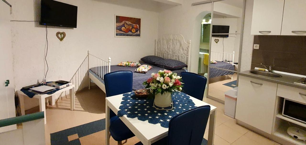 Apartments Dora Crikvenica Buitenkant foto