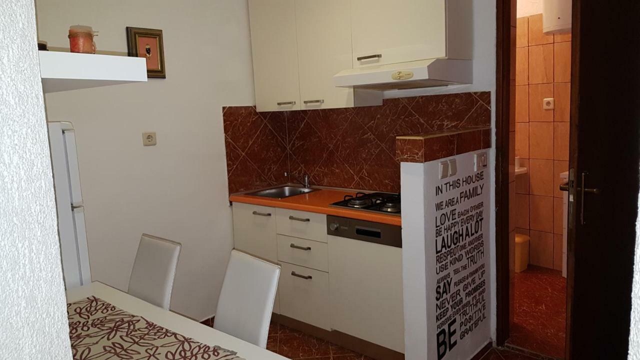 Apartments Dora Crikvenica Buitenkant foto